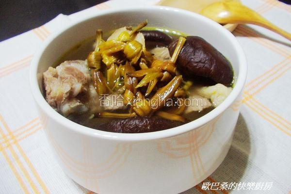 金针香菇排骨汤