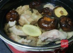 金针香菇排骨汤的做法图解5
