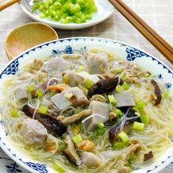 肉燥芋头米粉汤的做法[图]