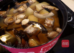 萝卜冬菇鱼松汤的做法图解5