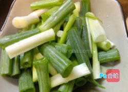 葱爆虱目鱼丸的做法图解1