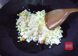 千岛虾仁蛋炒饭的做法图解2