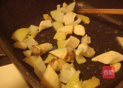 韩式泡菜炒干贝的做法图解4