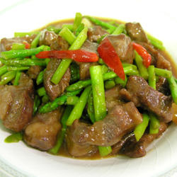 芦笋炒牛肉的做法[图]