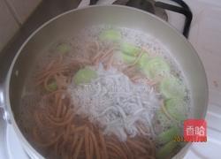 丝瓜魩仔鱼面的做法图解2