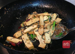 豆干小鱼干的做法图解4