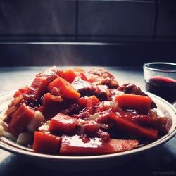 红酒炖蹄膀的做法[图]