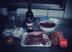 红酒炖蹄膀的做法图解1