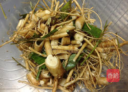 狗尾草排骨汤的做法图解1