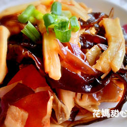 黑木耳炒笋干的做法[图]