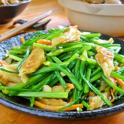 炒韭菜花甜不辣的做法[图]