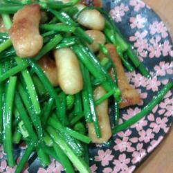 韭菜花炒甜不辣的做法[图]