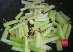 西芹炒海鲜的做法图解4