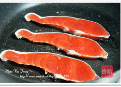 干煎酱油鲑鱼的做法图解2