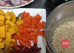 南瓜鸡肉糙米粥的做法图解1