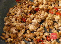 甜椒辣炒酸菜的做法图解5