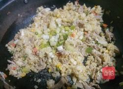 什锦咖哩炒饭的做法图解6