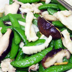 甜豆香菇炒墨鱼的做法[图]