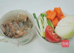 鲜虾番茄炖饭的做法图解2