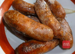 三色炒香肠的做法图解1