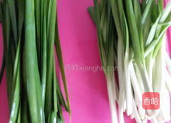 凉拌柴鱼韭菜的做法图解1