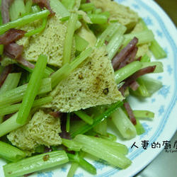 芹菜炒冻豆腐的做法[图]