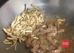 蒜苗猪肉炒豆干的做法图解2
