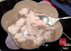 沙茶鱿鱼羹的做法图解2