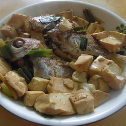 鱼烧豆腐的做法[图]