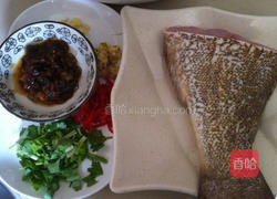 豆瓣酱煎鱼的做法图解1