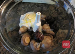 俄式洋菇橄榄抹酱的做法图解3