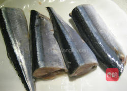 味噌秋刀鱼的做法图解1
