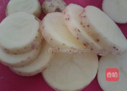 香煎迷迭香马铃薯的做法图解1