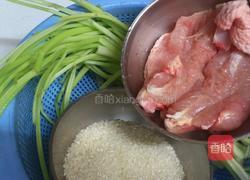 鸡胸肉芹菜米煳的做法图解1