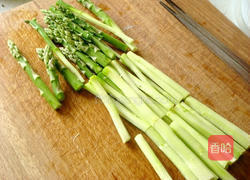 麻酱芦笋的做法图解1