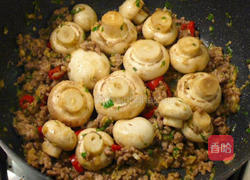 九层塔辣牛蘑菇的做法图解6