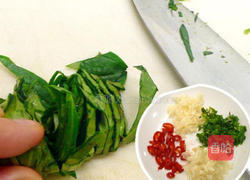 九层塔辣牛蘑菇的做法图解2