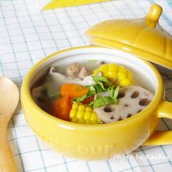 莲藕玉米排骨汤的做法[图]