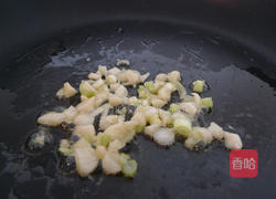 松子彩椒海味饭的做法图解3