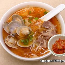 泡菜金针菇蛤蜊汤的做法[图]