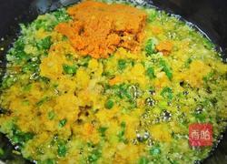 炒蟹粉的做法图解3