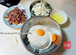 鸭赏黄金蛋炒饭的做法图解1