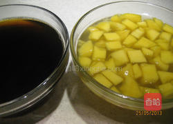 黑糖＆芒果石花冻的做法图解2
