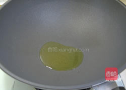 桂圆黑枣麻油鸡的做法图解1