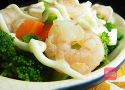 花椰菜鲜虾沙拉的做法图解2