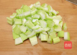 玉米巧达汤的做法图解1