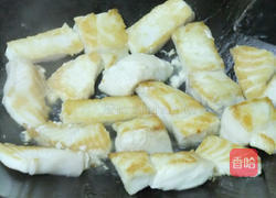 芹菜蒜味炒鲨鱼肉的做法图解2