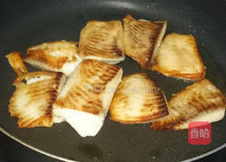 香煎鲷鱼排的做法图解4