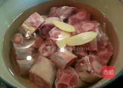 番茄牛尾煲的做法图解2