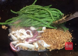 蒜酥墨鱼四季豆的做法图解6